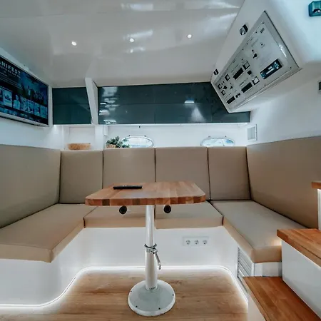 Botel Valeria, Uma Noite De Sonho Lisbon